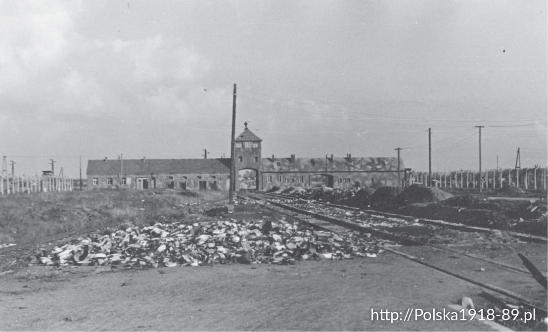 Główna brama wjazdowa obozu zagłady KL Auschwitz-Birkenau