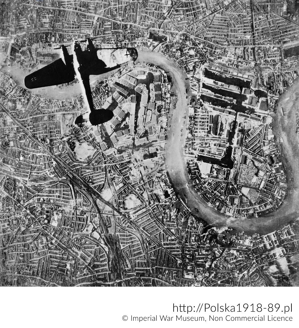Niemiecki bombowiec Heinkel He 111 nad Londynem