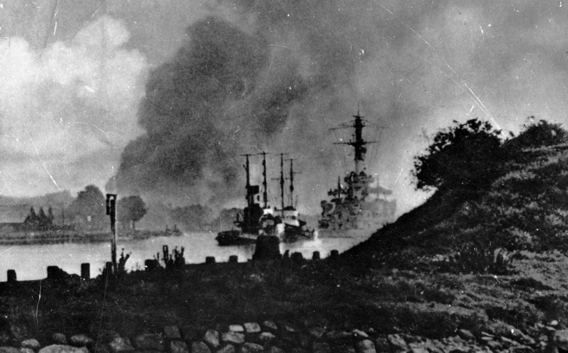 Pancernik „Schleswig-Holstein“ ostrzeliwuje Westerplatte